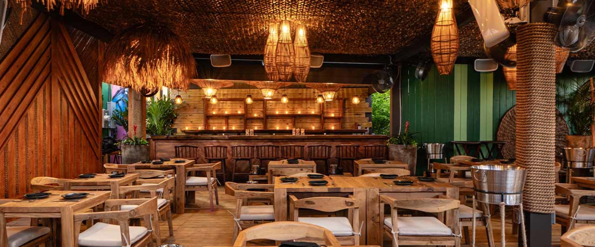 The Modern Kitchen and Bar: A Perfect Blend of Food, Drinks, and Live Entertainment